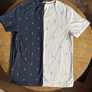 Old Navy Men's Navy seahorse and Light Gray hula girl Tee Duo